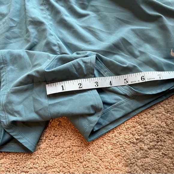 Nike running shorts - Picture 4 of 7